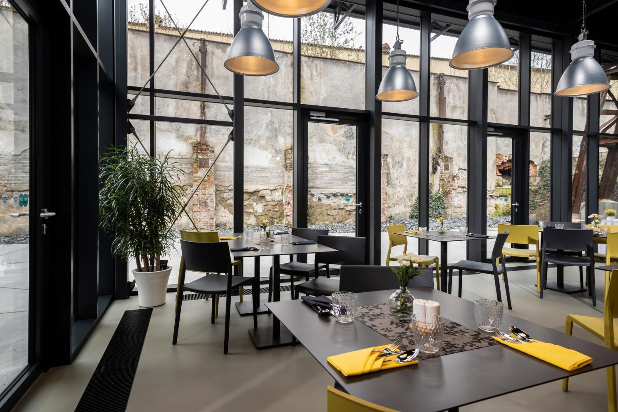Hotel Vp1 Острава Екстериор снимка